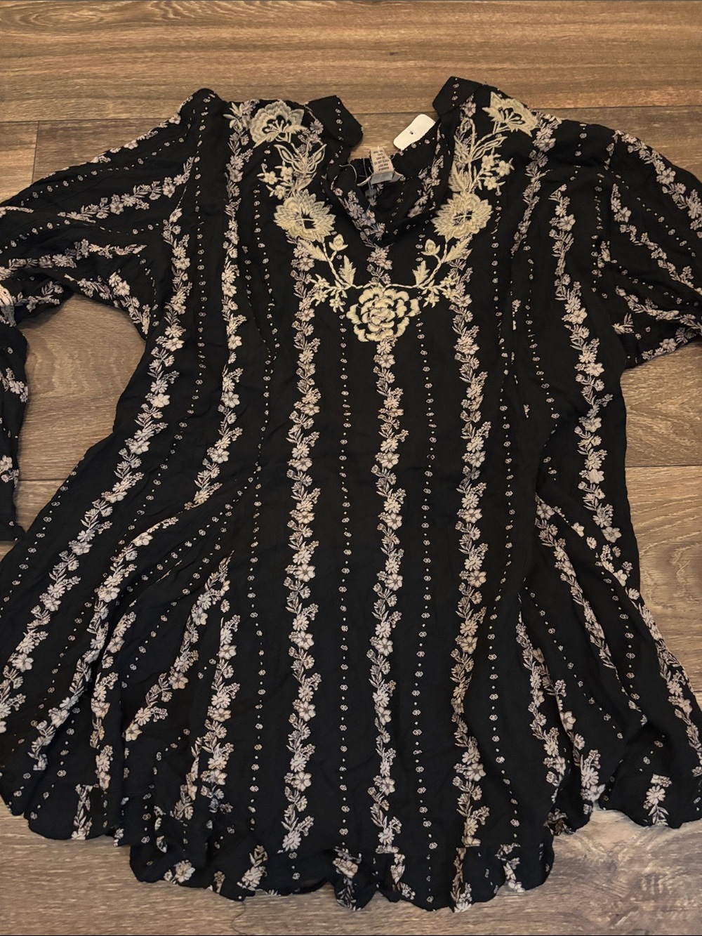 Lola Tops/ Blouse Bohemian Y2K Floral Tunic Geometric Embroidery V-Neck